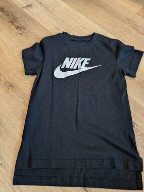 Kids - The Nike Tee, Black - Size Small
